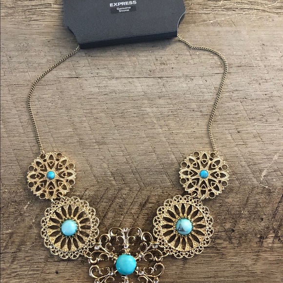 Express necklace and earrings set - Picture 4 of 4